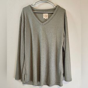 Chaser‎ Brand Waffle Knit V-Neck Gray Rounded Slit Hem Top Size XXL
